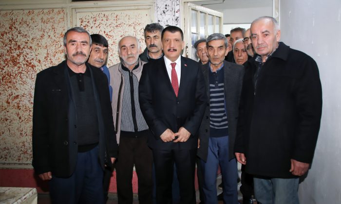 BAŞKAN GÜRKAN, HEKİMHANLILAR DERNEĞİ’Nİ ZİYARET ETTİ