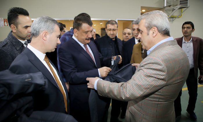 BAŞKAN GÜRKAN 2. OSB’DE İŞADAMLARI VE ÇALIŞANLARLA BİR ARAYA GELDİ