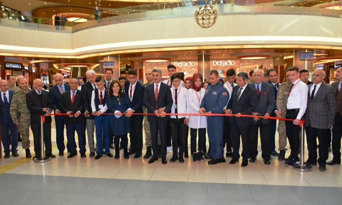 VALİ BARUŞ, E-TWİNNİNG PROJESİ FİNAL SERGİSİ AÇILIŞINA KATILDI