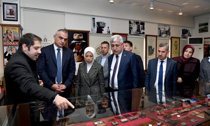 BAKAN ERSOY SANAT SOKAĞINI ZİYARET ETTİ