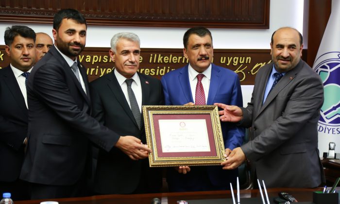 BATTALGAZİ BELEDİYESİ’NDE DEVİR TESLİM YAPILDI