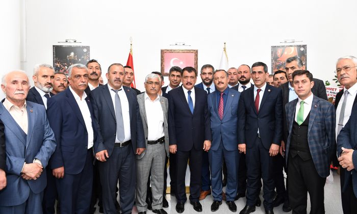 Yeşilyurt İlçesi Muhtarlarını kabul eden Başkan Gürkan.