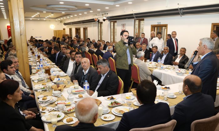 BAŞKAN GÜDER, MUHTARLARLA İFTAR YEMEĞİNDE BİR ARAYA GELDİ