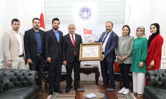 HEPİMİZİN ORTAK AMACI, İNSANA VE İNSANLIĞA HİZMET ETMEKTİR”