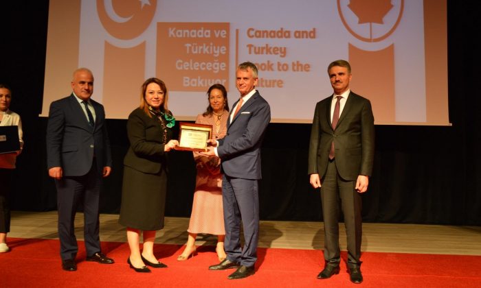 Kanada Ankara Büyükelçisi Chris Cooter, Malatya Turgut Özal Üniversitesinde düzenlenen “Uluslararası Eğitim İşbirliği Konferansına” katıldı.