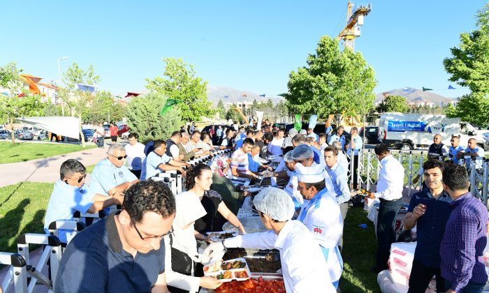 Yeşilyurt’un Ünlü Yemekleri Kiraz Festivalinde Beğeniye Sunuldu