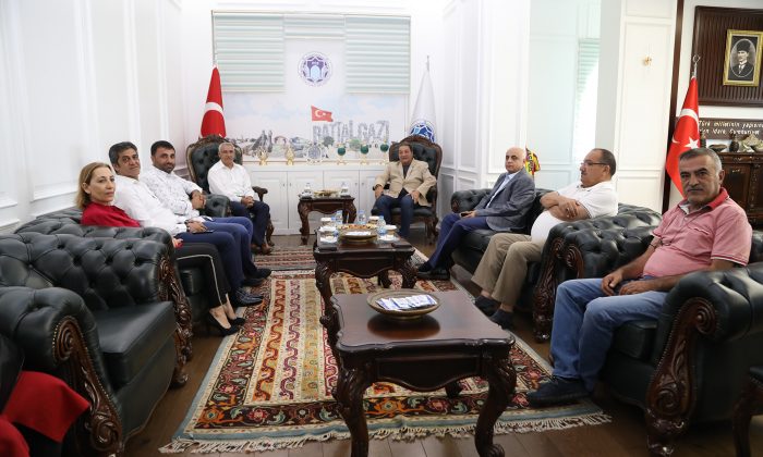 MİLLETVEKİLİ FENDOĞLU, “BAŞKANIMIZIN BAŞARILI ÇALIŞMALARINI YAKINDAN TAKİP ETMEKTEYİZ”
