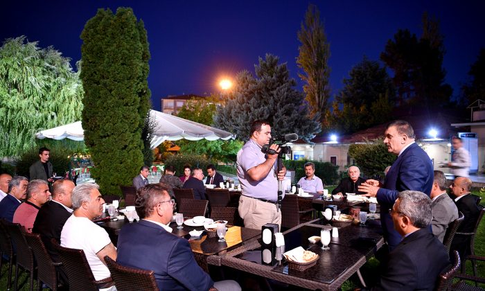 İÇİMİZE FESAT VE NİFAK SOKMAK İSTEYENLERE FIRSAT VERMEYELİM