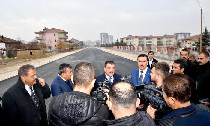 25 METRE GENİŞLİĞİNDEKİ ALTERNATİF YOLUMUZUN ASFALTINI DÖKEREK HİZMETE AÇTIK