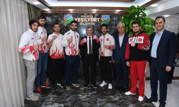 BAŞKAN ÇINAR, KICK-BOKS ERKEK A MİLLİ TAKIM SPORCULARINI AĞIRLADI