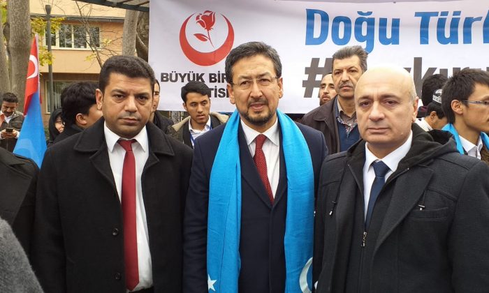 Başkan Akın Tüm varlığımızla Doğu Türkistan’ın yanındayız” dedi.