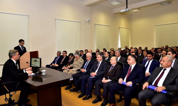 Vali Baruş, İl Müdürleriyle Toplantı Düzenledi