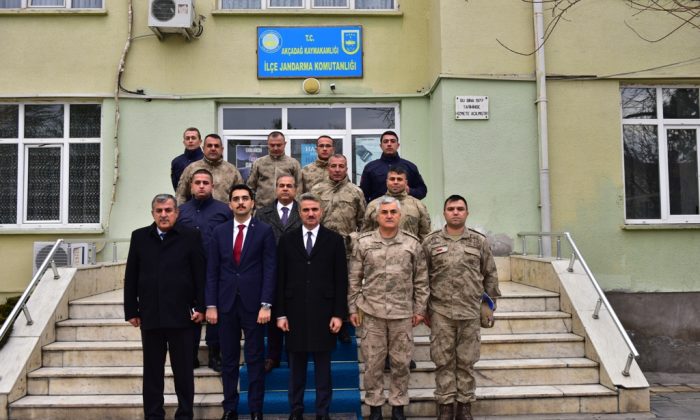 Vali Baruş Akçadağ İlçesinde Muhtarlarla Toplantı Düzenledi