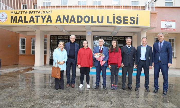 BAŞKAN GÜDER, DENEYİMLERİNİ GENÇLERLE PAYLAŞTI.