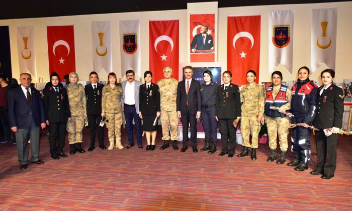 Vali Baruş, “Kadın Jandarmalar” Temalı Fotoğraf Sergisinin Açılış Törenine Katıldı