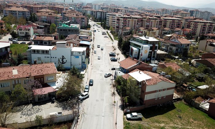 GÜLÜMSER CADDESİ YENİLENİYOR