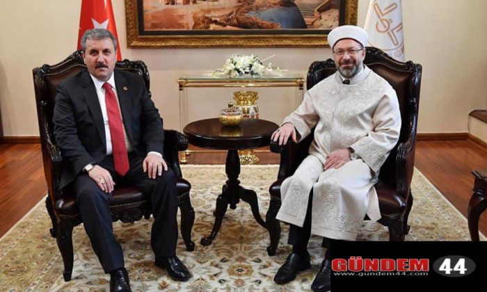 Mustafa Destici: Sapkınlık ve Yozlaşma Modernlik Olarak Sunulmaya Çalışılıyor!