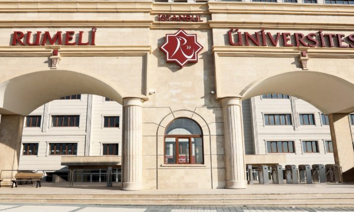 İstanbul Rumeli Üniversitesi’nden adaylara jest…