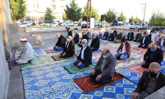 BAYRAM NAMAZI 800 YILLIK NAMAZGÂHTA EDA EDİLDİ