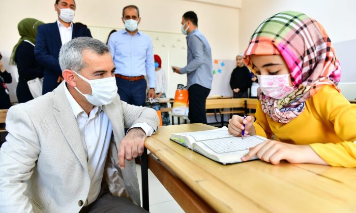 Öğrencilerimizin Gayreti Bizi Umutlandırıyor”