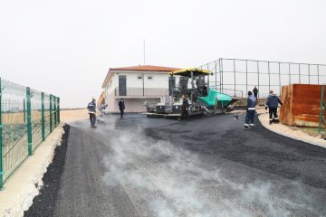 Battalgazi Karahan Mahallesinde Sentetik Futbol Sahasının Çevresi Düzenlendi