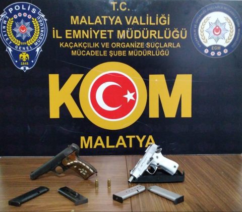 Malatya-Elazığ Yolu Polis Arama Noktasında Ruhsatsız 2 Tabanca Ele Geçirildi