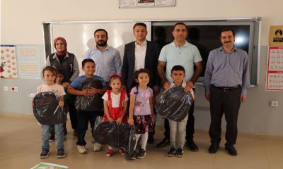 Doğanyol Belediye Başkanı Hakan Bay, Öğrencilere Çanta Hediye Etti