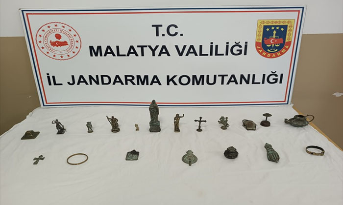 Yeşilyurt’ta Bir Eve Düzenlenen Operasyonda, Toplam 19 Adet Tarihi Eser Ele Geçirildi