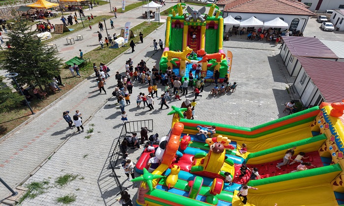 Eğlence Tırı, 3.Geleneksel Çocuk Festivali Kapsamında Doğanşehir’de Çocukları Sevindirdi