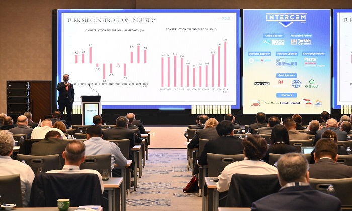 Çimento Sektörü İhracatta Büyüyor Ama Kur Baskısı Kârlılığı Zorluyor