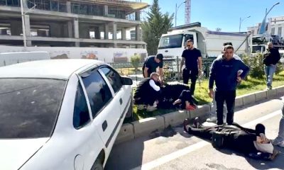 Sancaktar Mezarlığı Mevkiinde Tırın Sıkıştırdığı Otomobil Kaza Yaptı; Kazada 2 Kişi Yaralandı